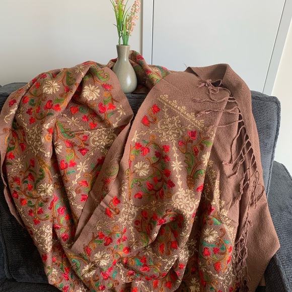 Woolen cardigans , woolen suit L-XLwith shawl, Kashmiri pure shawl, kurtis L-Xl - Picture 14 of 15